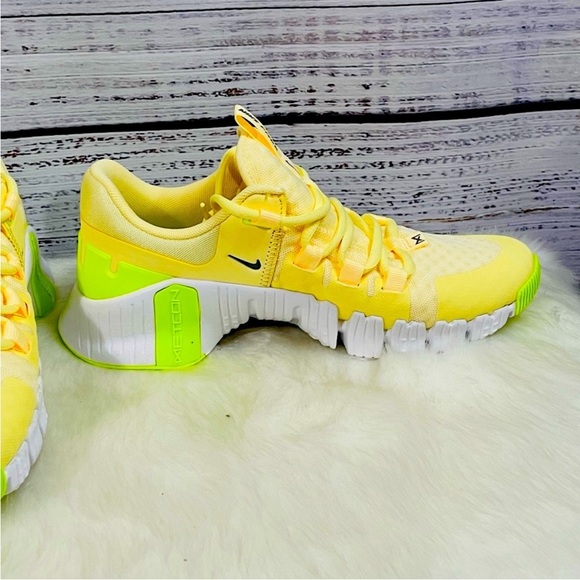 New Women’s Nike Free Metcon 5 athletic shoes - Picture 5 of 10